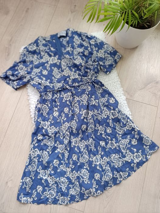 Sukienka letnia  z wiazaniem