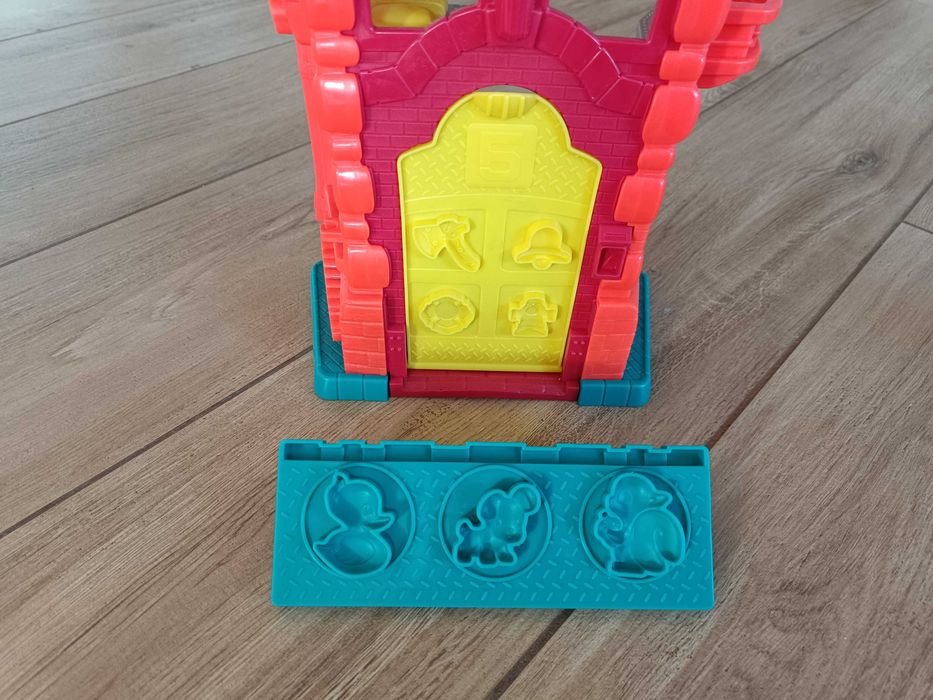 Zestaw kreatywny remiza strażacka Hasbro + 4 x ciastolina Play-Doh