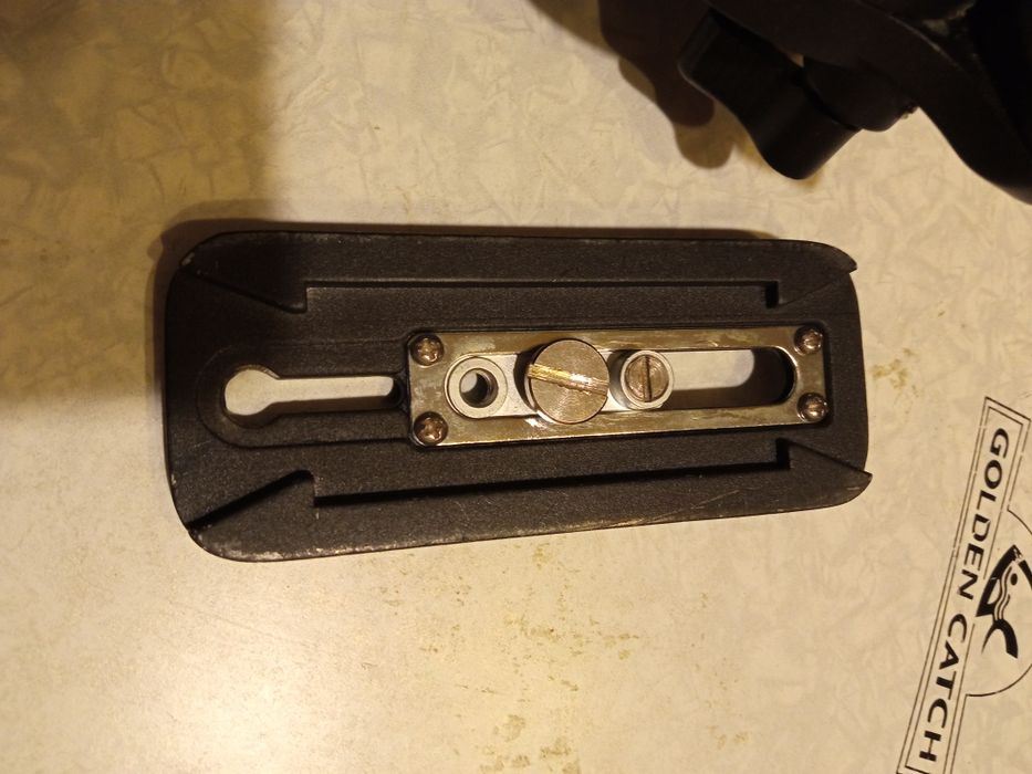 Штатив " E-image AT-7402A " c головой " 7060Н "