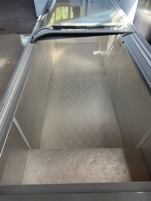 Zamrażarka Aht Paris 250 cm . 800 l . witryna mrożnicza