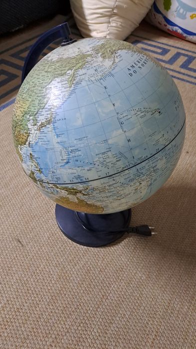 Candeeiro globo terrestre