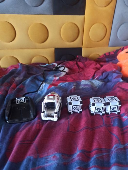Cozmo inteligentny robocik