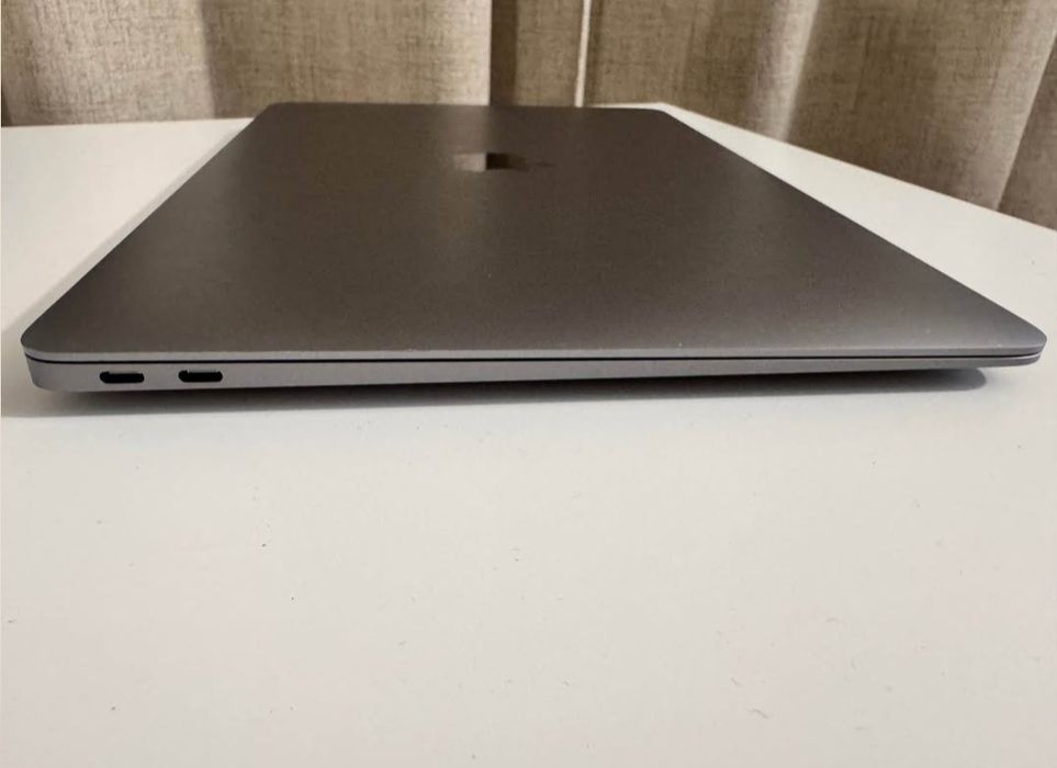 MacBook Air 2020 (13" Retina) - i5 Quad-Core / 8GB RAM