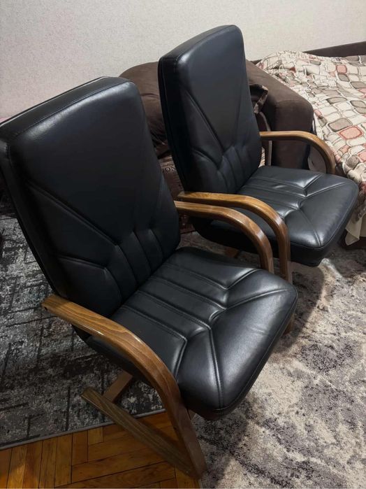 Конференц крісло. Крісло керівника шкіра