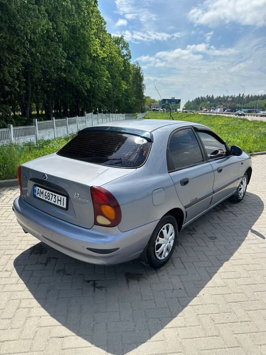 Sens 2011 року автомобіль