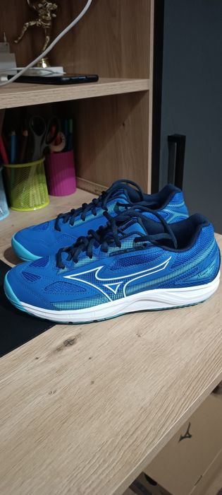 Кросівки для гандбола, волейболу.