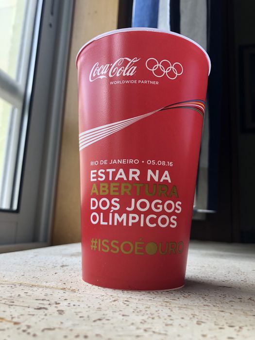 Coleção copos e latas eventos desportivos