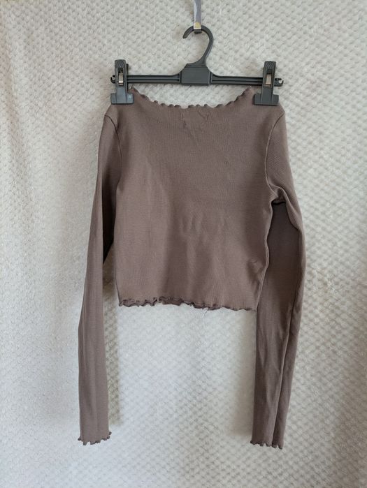 Crop top z długimi rękawami. Reserved. Rozmiar XS.