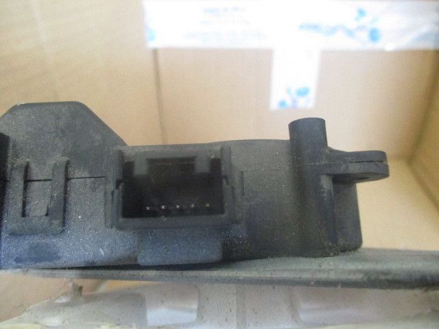 Motor da comporta da sofagem TOYOTA Corolla Verso (ZER_, ZZE12_, R1_)