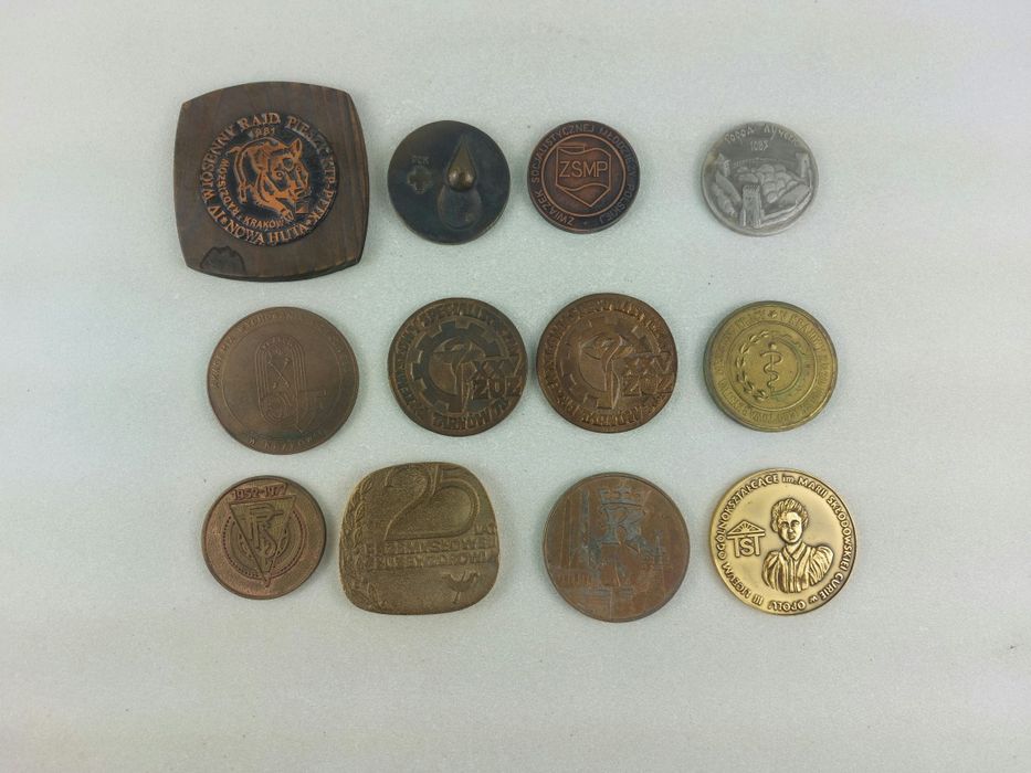 Zestaw medali pamiątkowych plakietki medale 12szt.