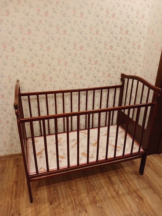 Продам детскую кроватку