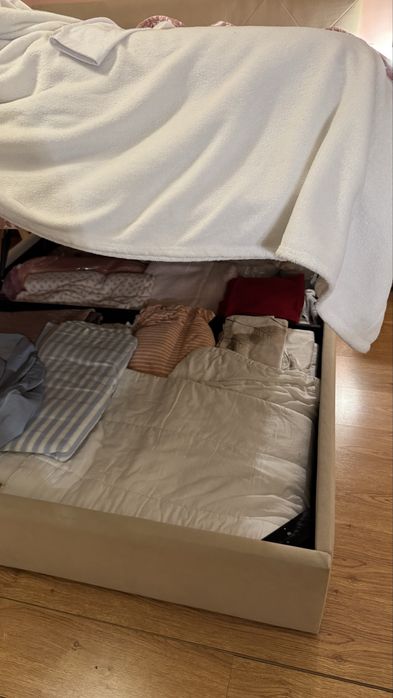 Cama Somier 140x190 em Camurça – Bom Estado