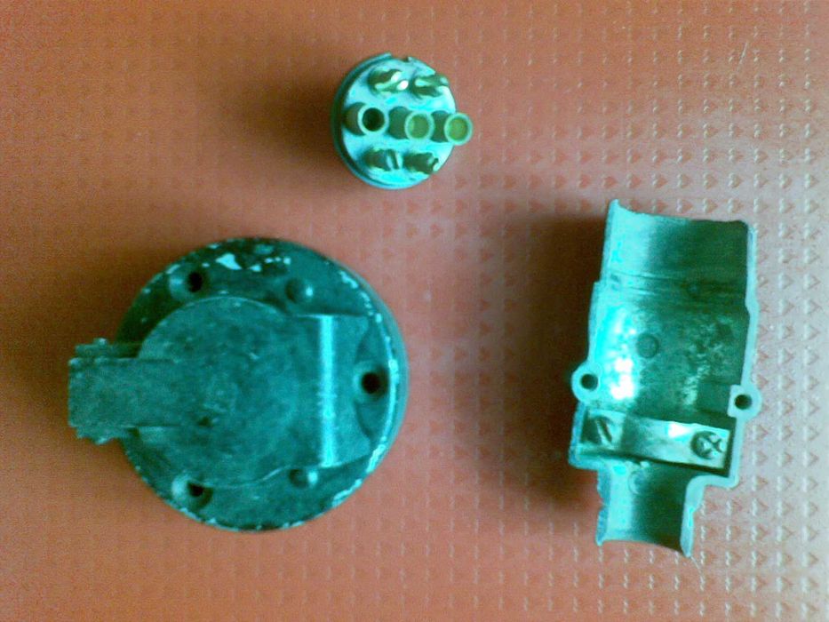 Разъём электрический и тросик страховки прицепа