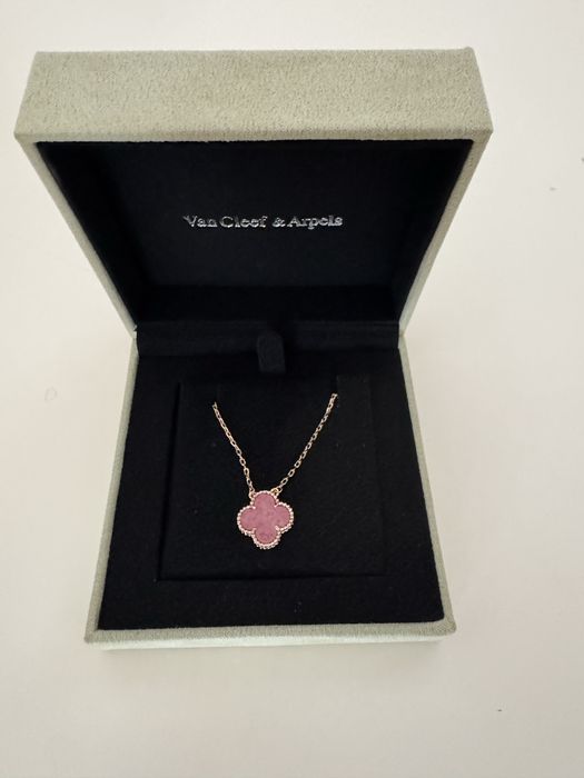 Colar vancleef novo