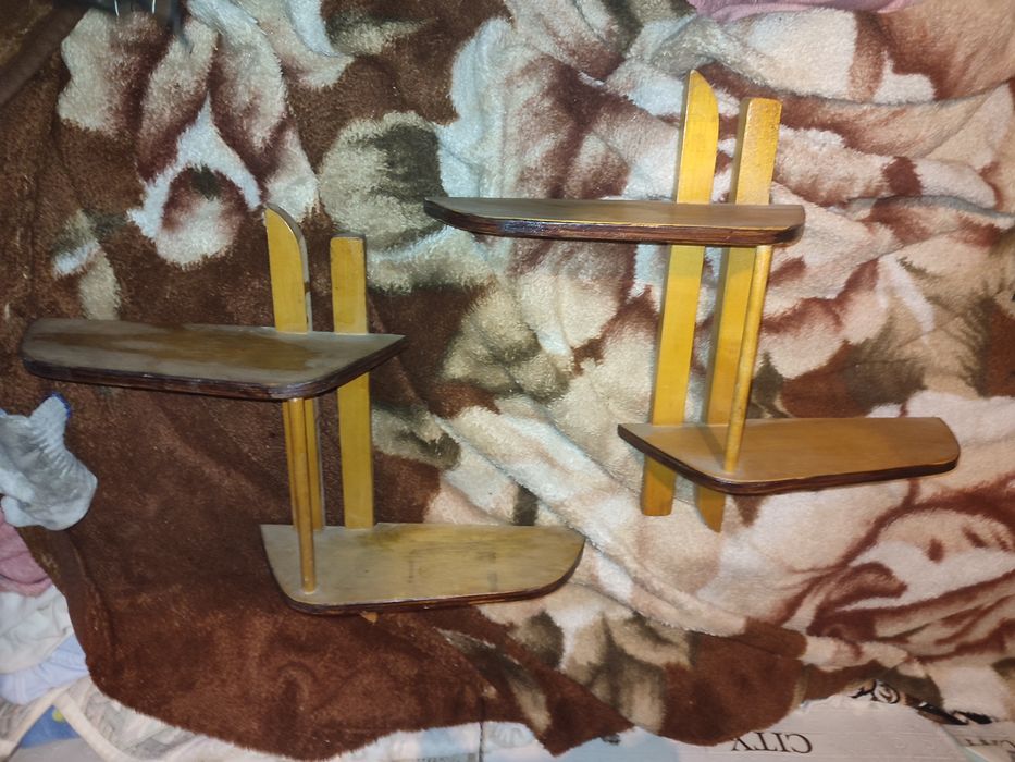 Полки для книг цветов