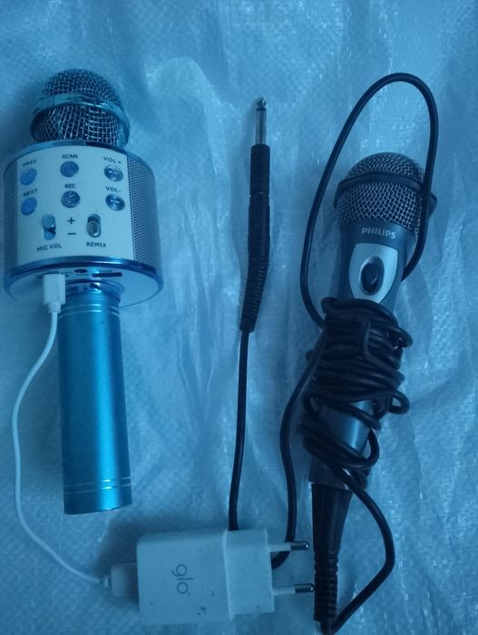 2 микрофона в гарному стани робочие за 2 штук 250 гр