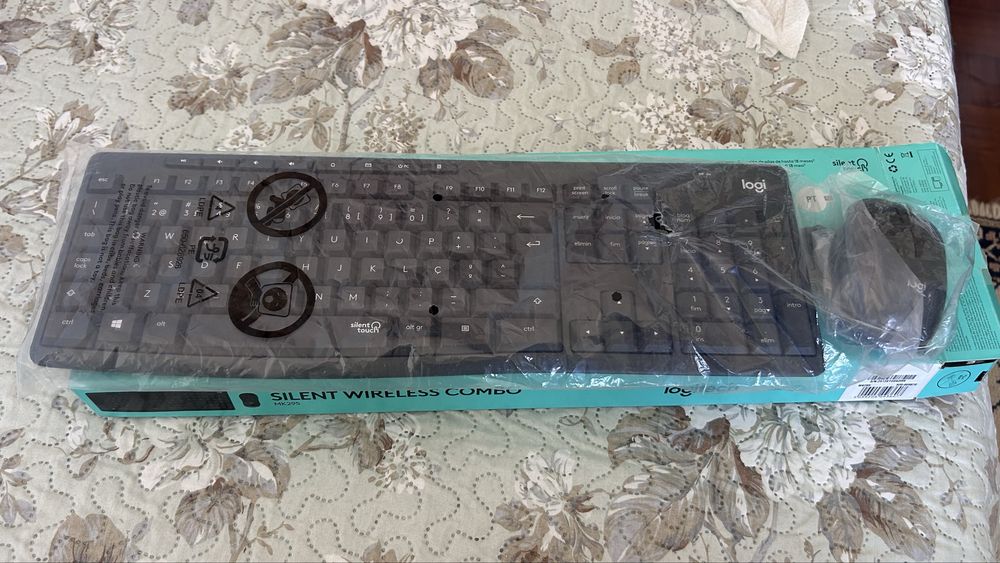 Teclado + Rato Logitech MK295 Silent Wireless Combo PT