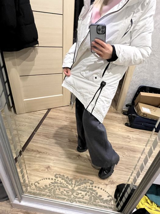 Продам зимову подовжену куртку в гарному стані