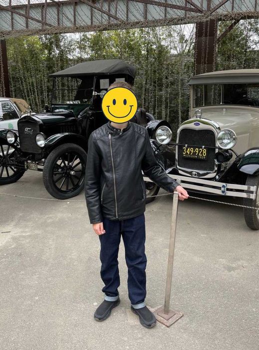 Продам стильну куртку на хлопчика 10-12 років весна/осінь