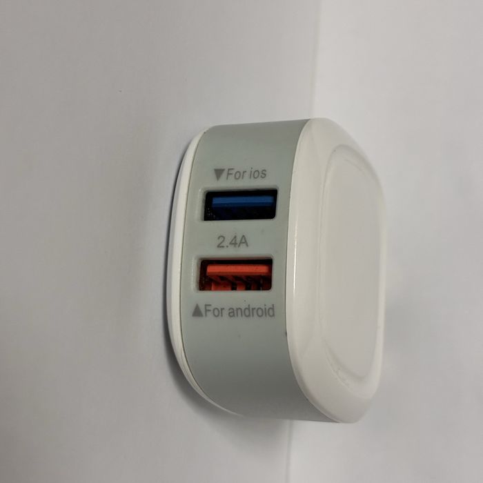 Carregador USB Duplo 2.4A – Prático, Rápido e Seguro (Bivolt)