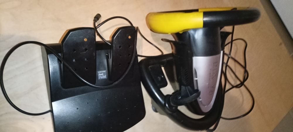 Kierownica z pedałami do PC lub PS2 APOLLO MX-V9