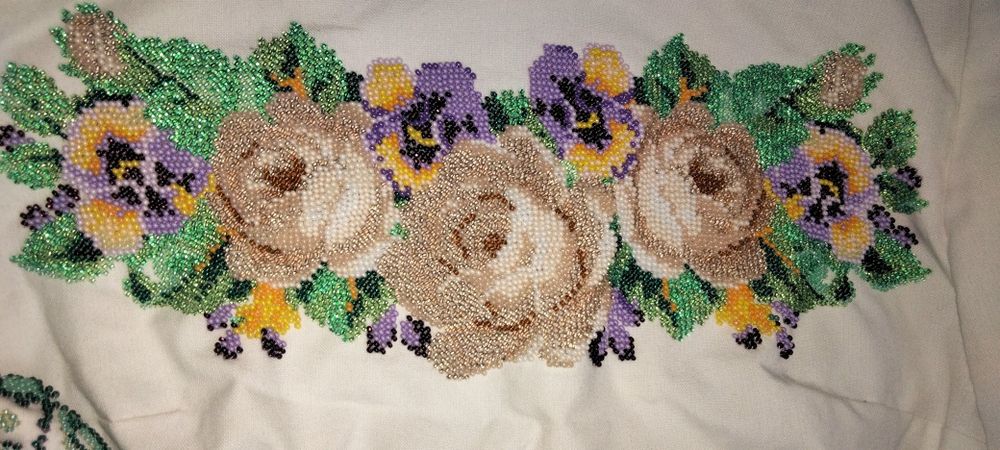 Парні вишиванки жіноча і чоловіча