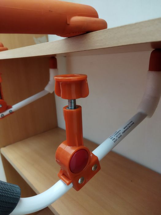 Cadeira de refeição de mesa, para bebé.