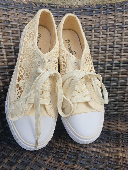 Ażurowe beżowe trampki RoyalFashion 40/41