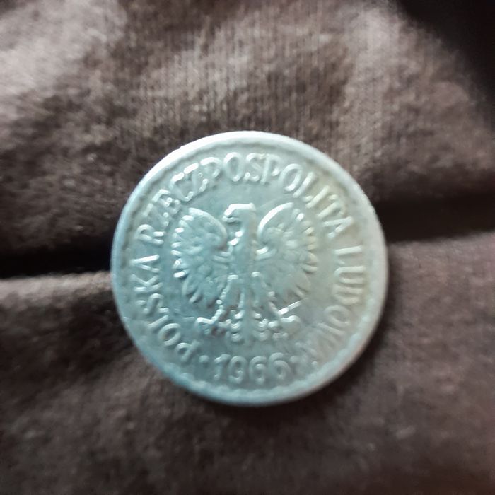 Sprzedam   1zł   z     1966roku.