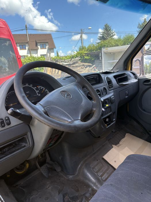 Mercedes 208, 2003 r.