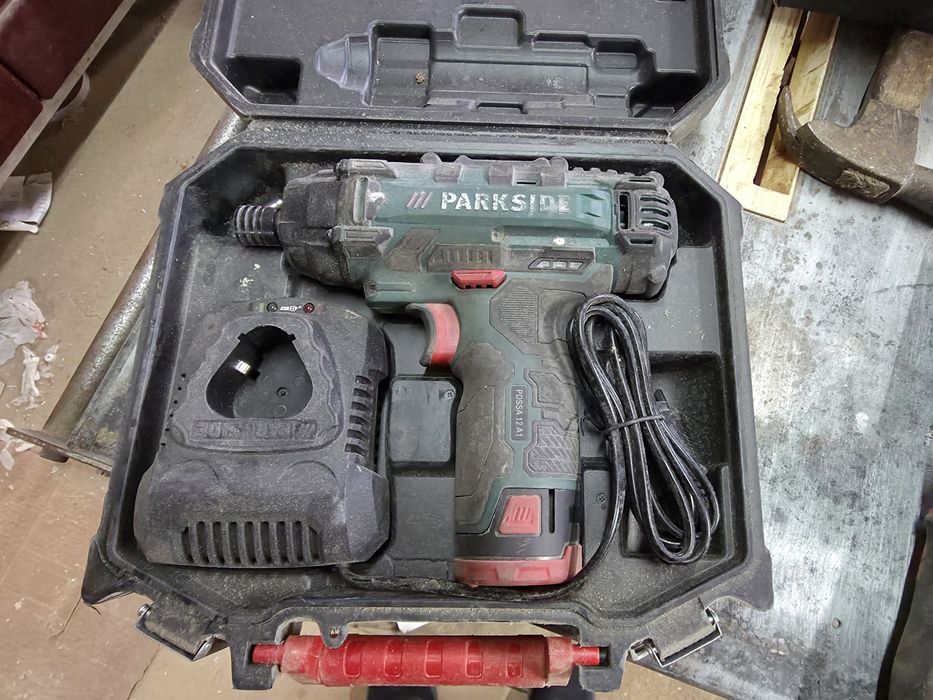 Aparafusadora de impacto parkside  12v