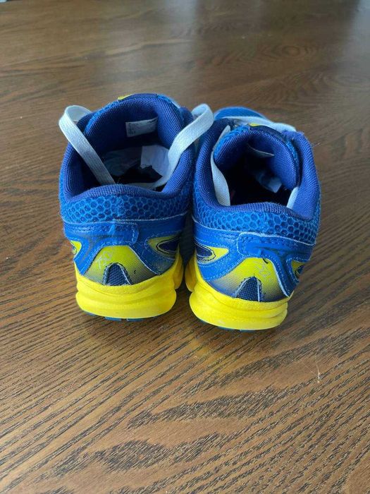 Кросівки New Balance на хлопчика у відмінному стані  Розмір 34.5