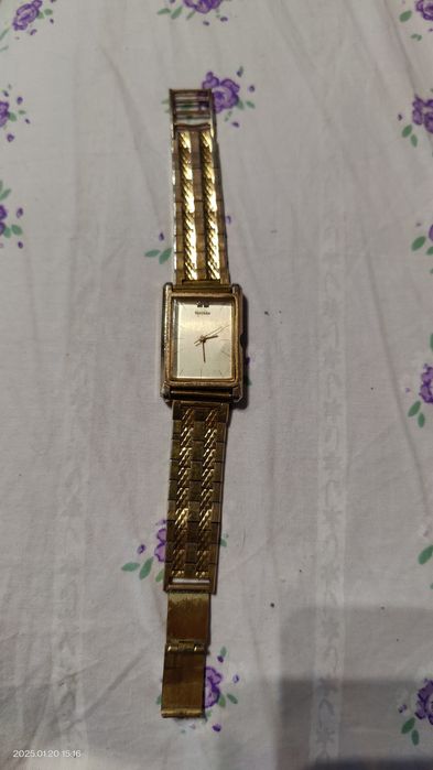 Crucifixos e relógios