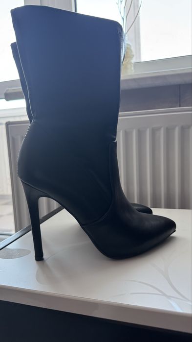 Ботильйони на шпильці в ідеальному  стані