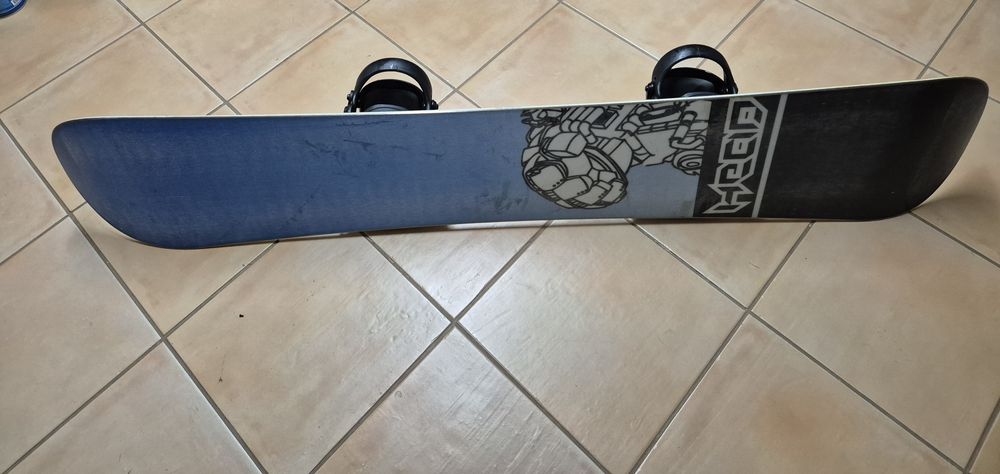 Ładny snowboard HEAD