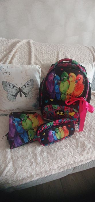 Ранець з 2ма віділеням майже як новий