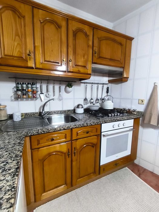 Cozinha Completa em Pinho + Granito