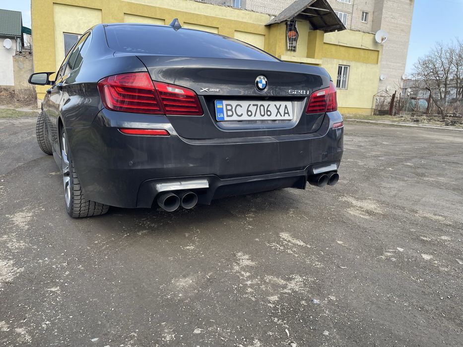 В Продажі BMW F10 2015 рік