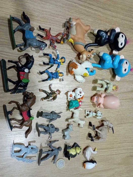 Figuras pvc vários temas (novas) -1€ cada -  ver outras fotos