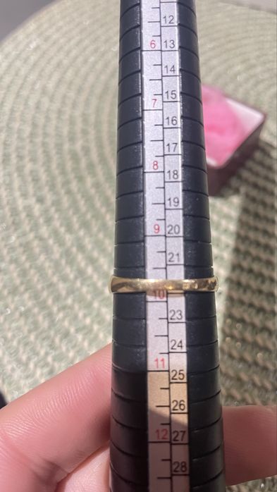 Anel de ouro 19.2 com zirconias