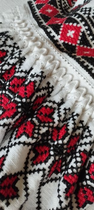 Вишиванка ручної роботи