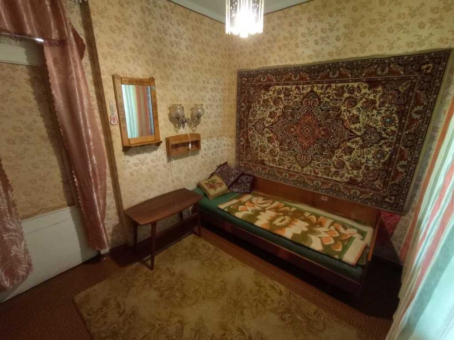 Продаж трикімнатної кімнатної "чешки"