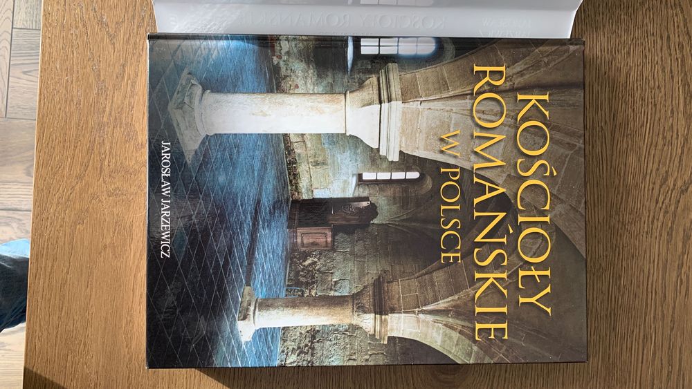 Kościoły romańskie w Polsce. Jarosław Jarzewicz