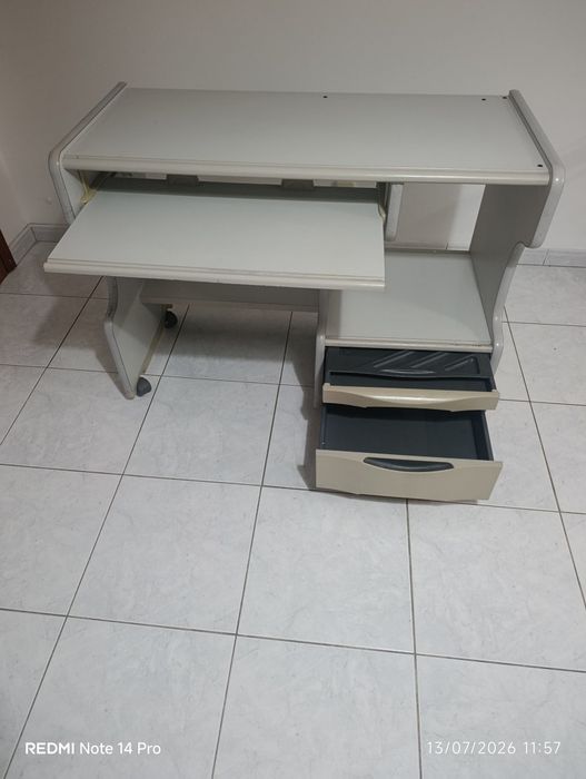 Secretária de computador