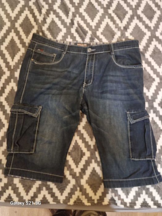 Spodenki jeansowe krótkie w stylu bojówek.