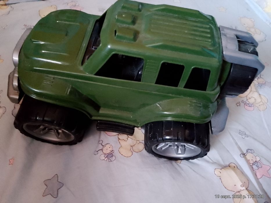 Машинки пластмасові іграшкові
