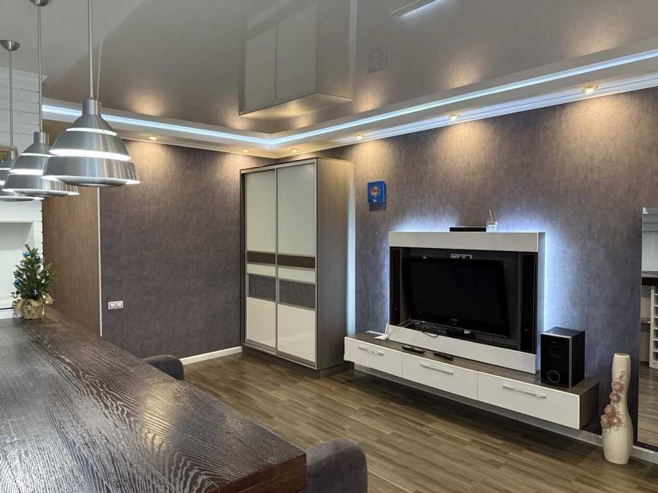 Продаж 2 кім. квартири. 71 м2. Індив. опал. Новобуд. Поділ. №11106