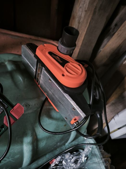 Rebarbadora, pistola de pregos/agrafos e plaina