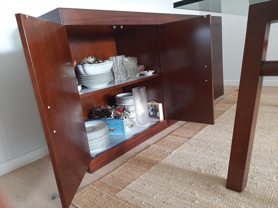 Aparador e mesa  jantar