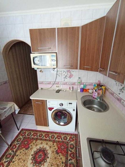 Продам 2-х кімнатну квартиру, метро 10 хвилин.